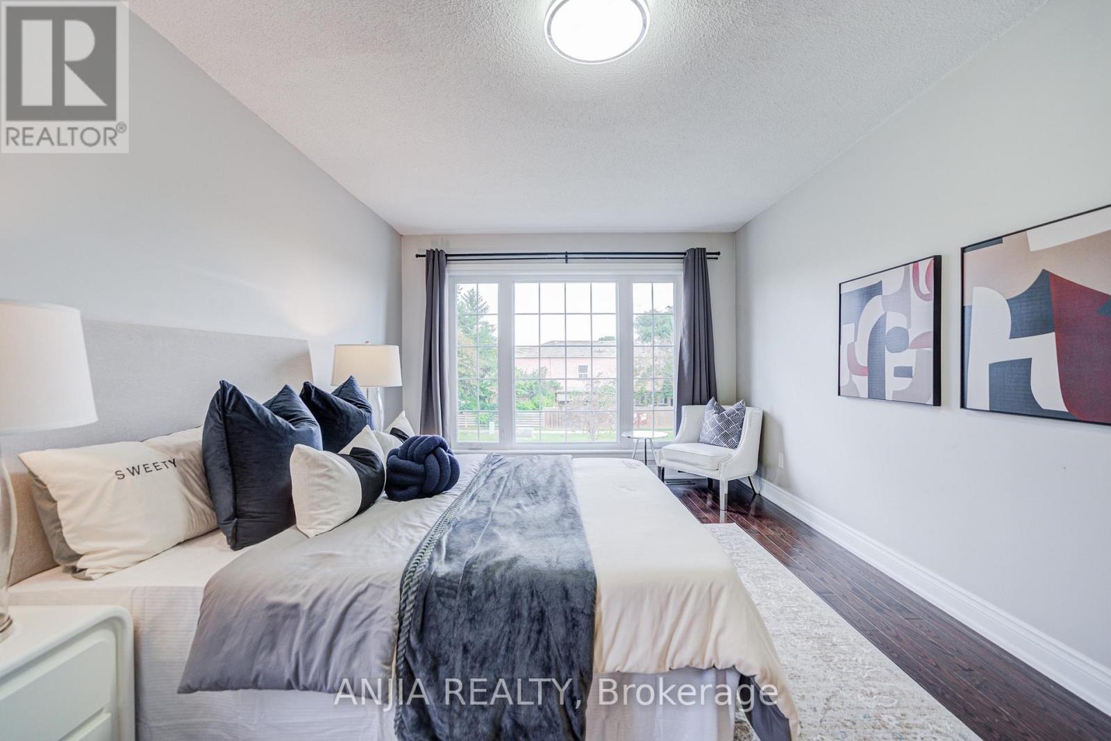 4 TOWNLEY AVENUE - 28
