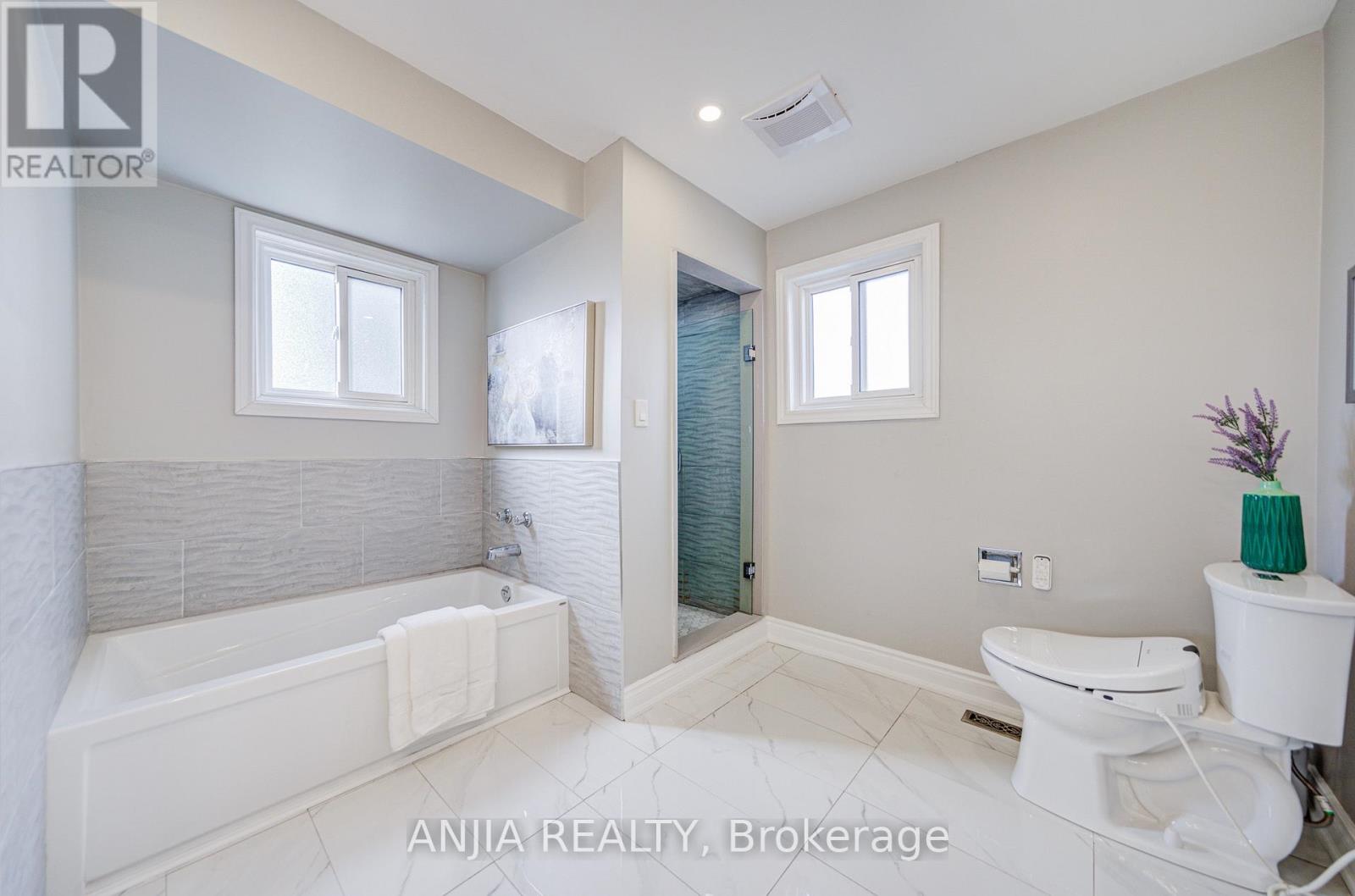 4 TOWNLEY AVENUE - 31