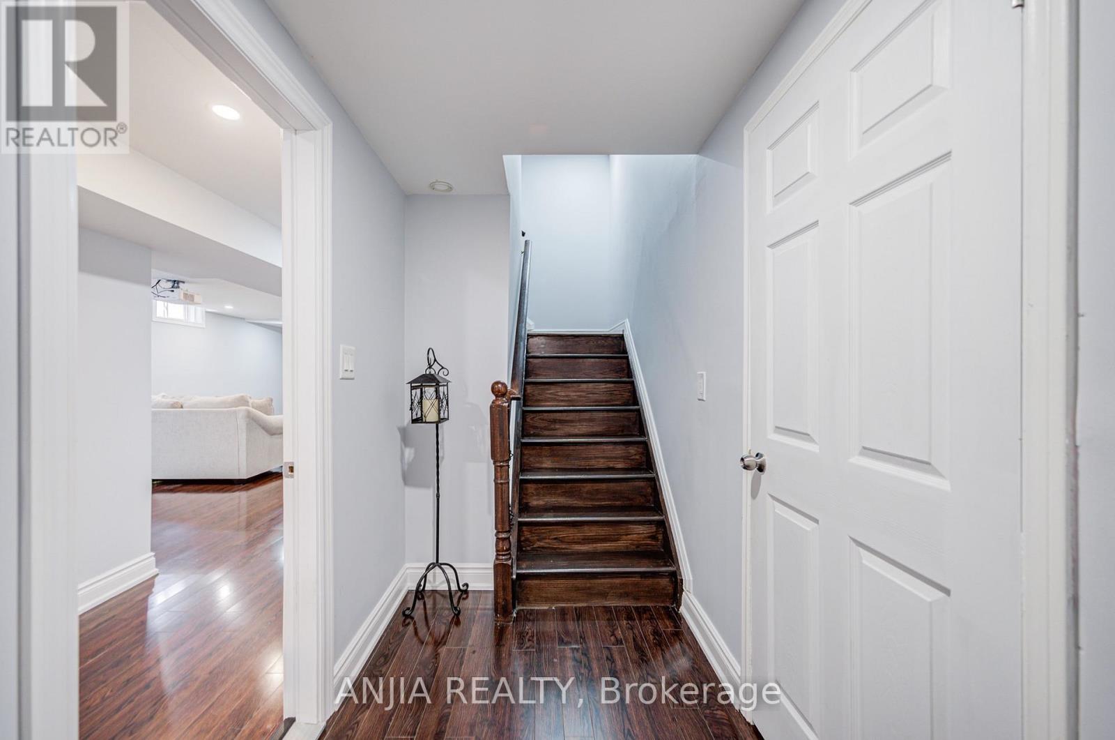 4 TOWNLEY AVENUE - 38