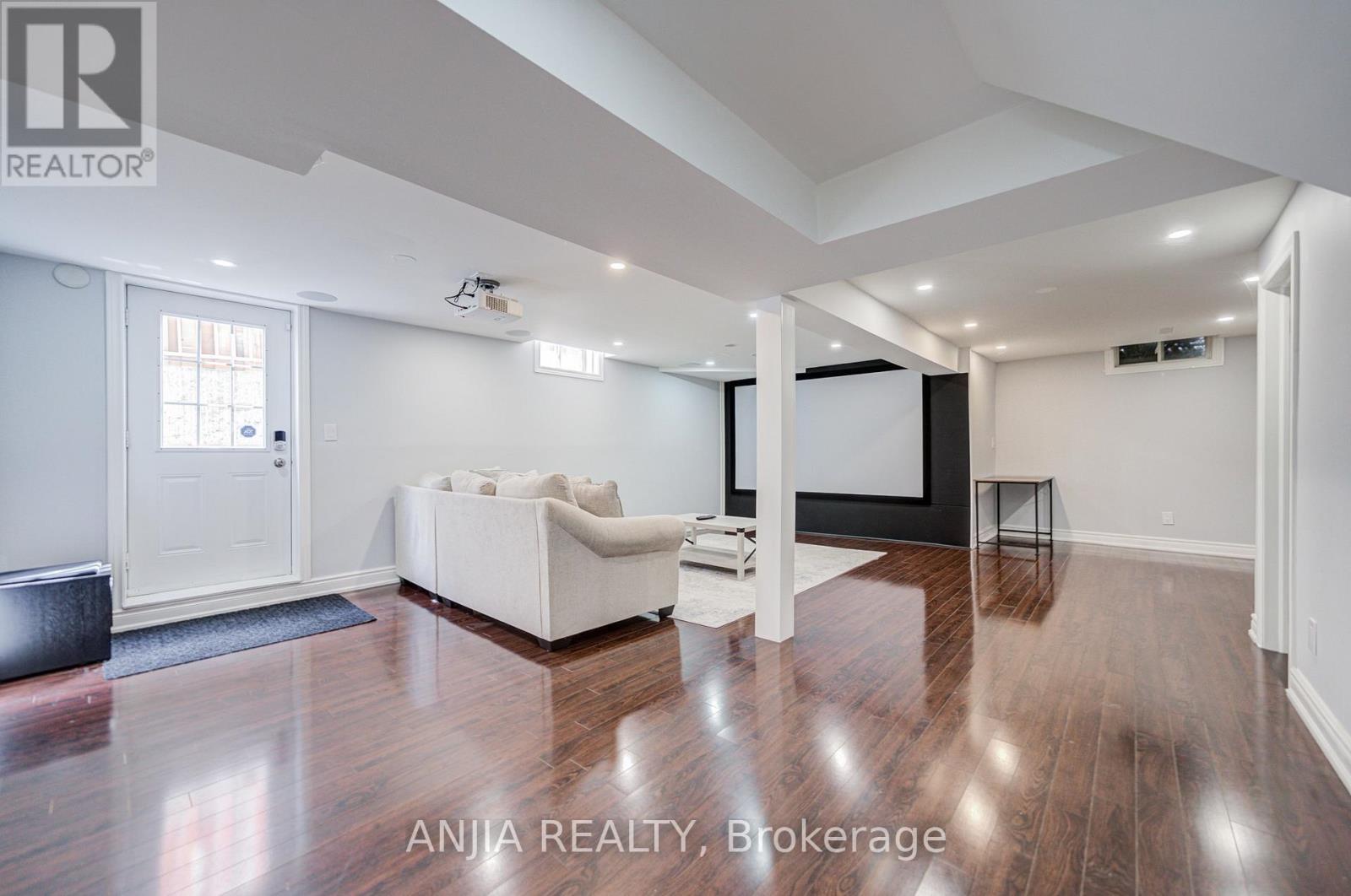 4 TOWNLEY AVENUE - 39