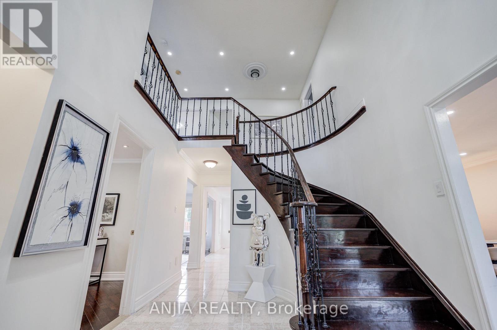 4 TOWNLEY AVENUE - 4