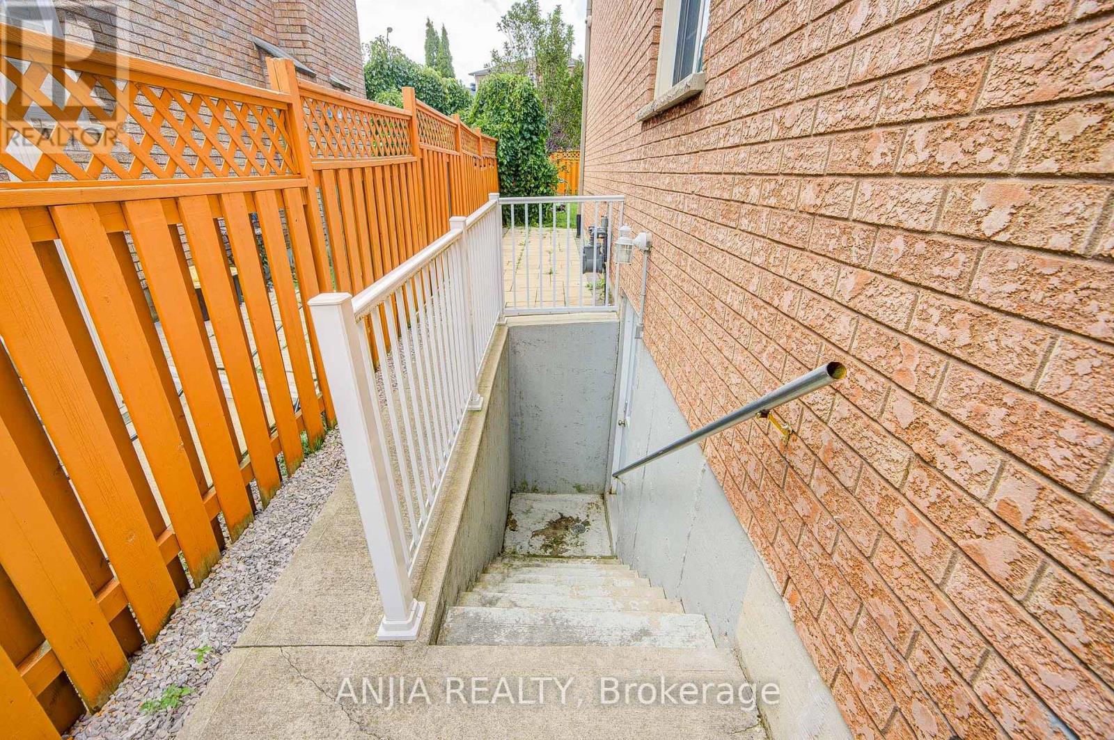 4 TOWNLEY AVENUE - 48
