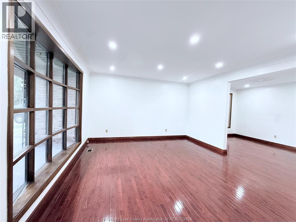 9495 Beachdale#UPPER, Windsor, Ontario, N8R1S4, Windsor, Ontario — photo 2 of 5