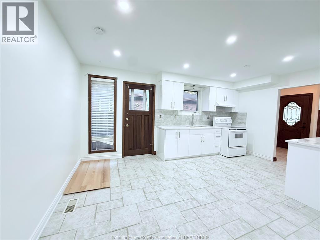 9495 Beachdale#UPPER, Windsor, Ontario, N8R1S4, Windsor, Ontario — photo 5 of 5