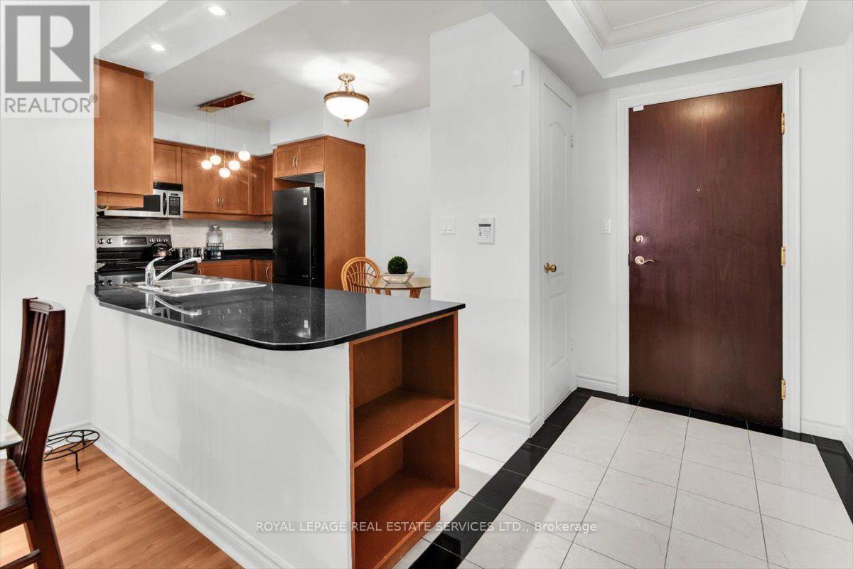 #317 28 William Carson Crescent, Toronto (St. Andrew-Windfields), Ontario, M2P2H1, Toronto (St. Andrew-Windfields), Ontario — photo 2 of 5