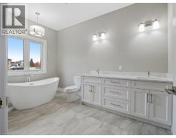 Kitchen - 149 Willowbrook Drive, Welland, ON L3C0G2 Photo 16