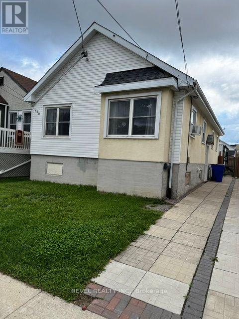 220 MAPLE STREET N - 1