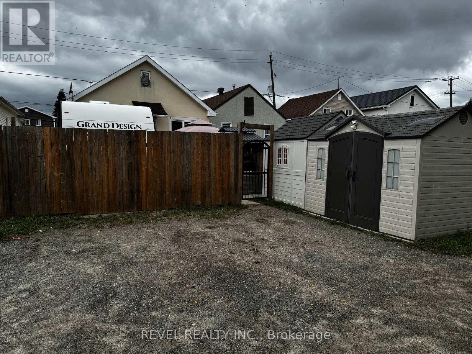 220 MAPLE STREET N - 2