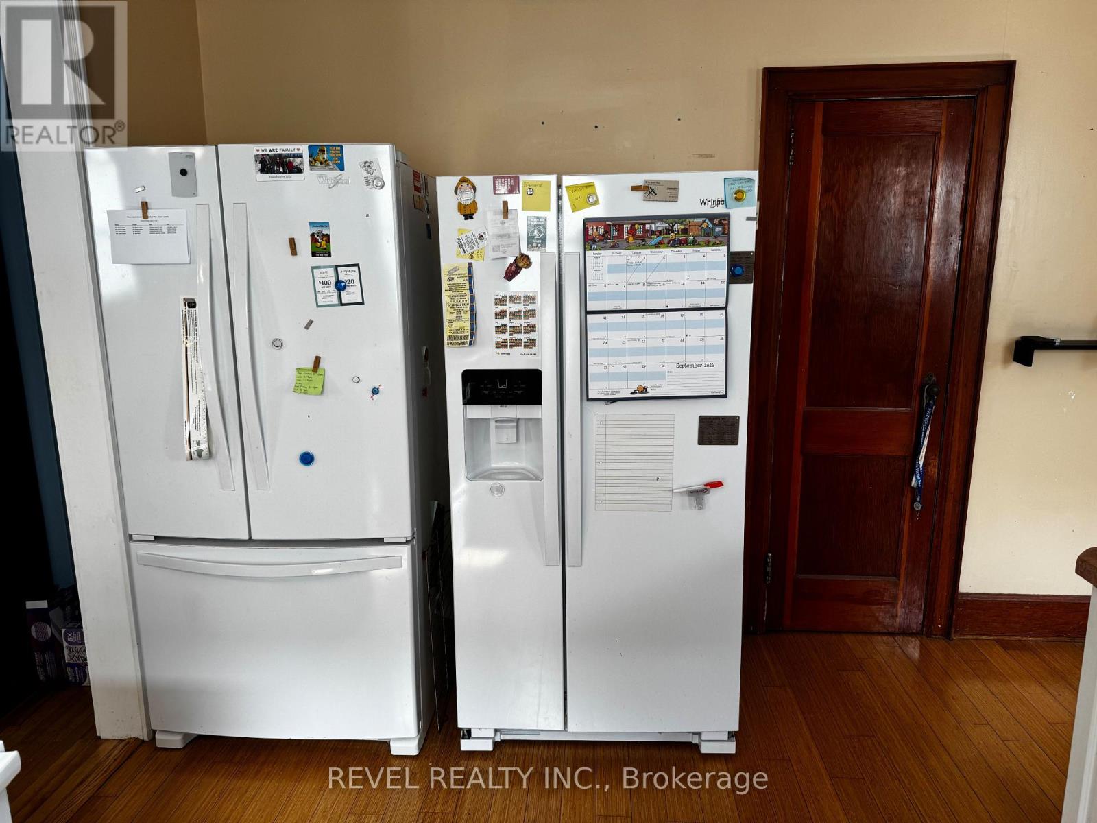 220 MAPLE STREET N - Image 8