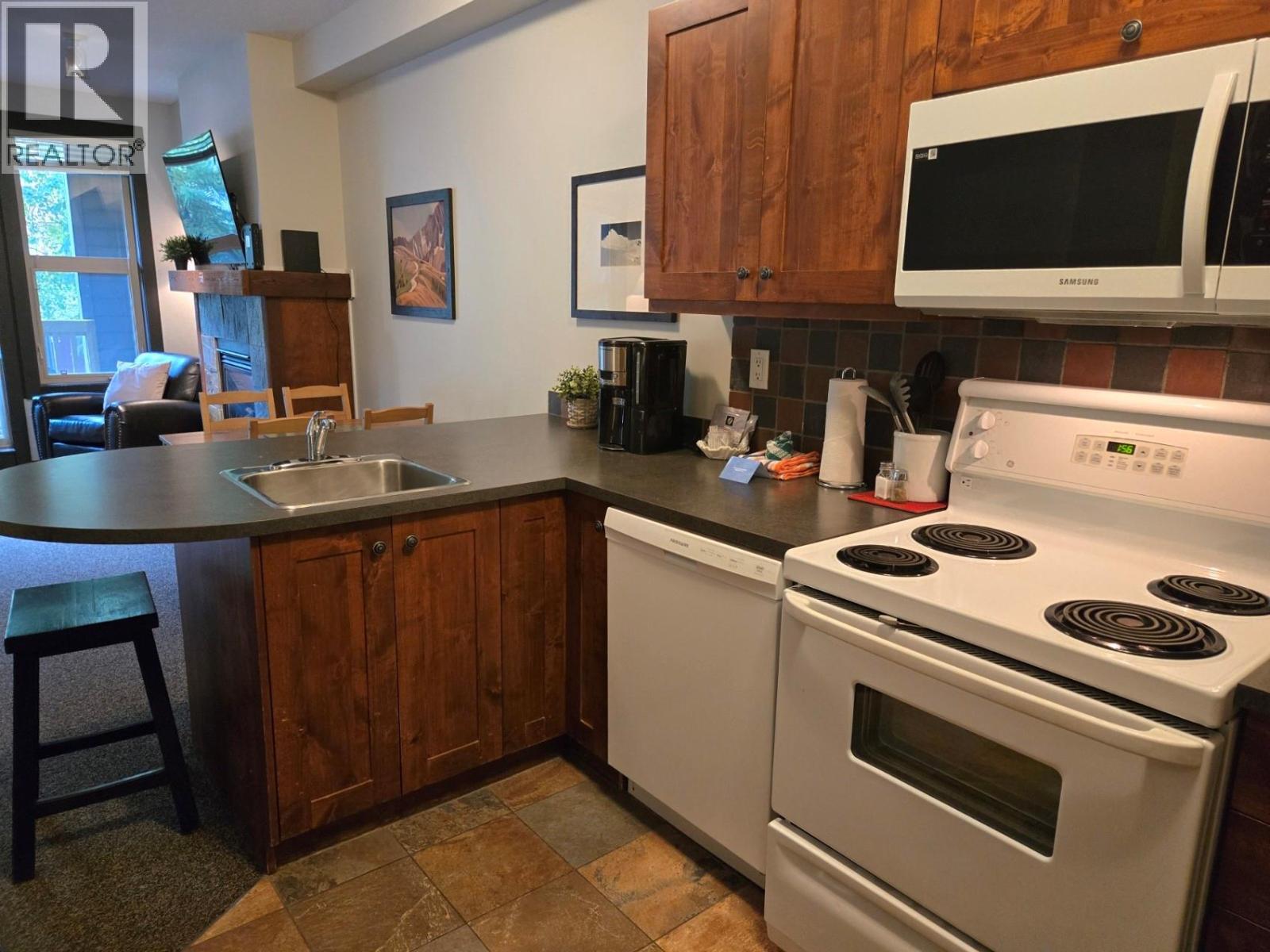 #201B 2070 SUMMIT Drive - 11