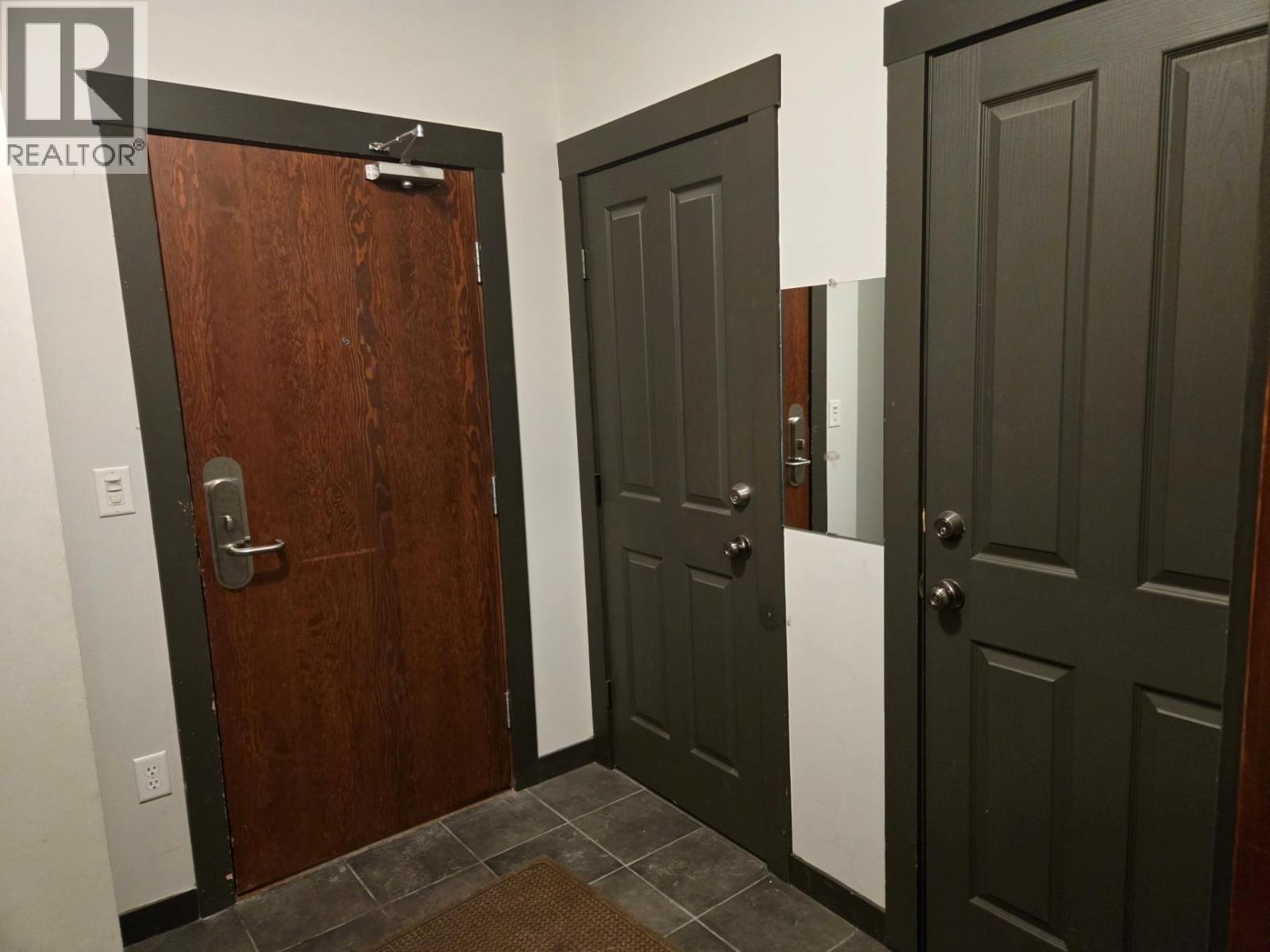 #201B 2070 SUMMIT Drive - 14