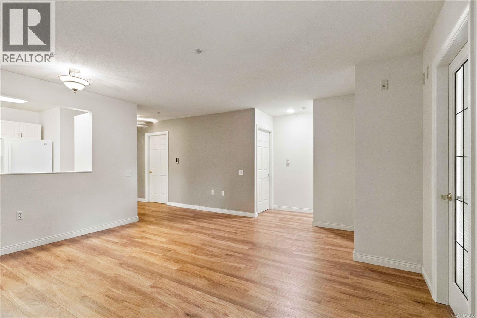 304 290 Island Highway, View Royal