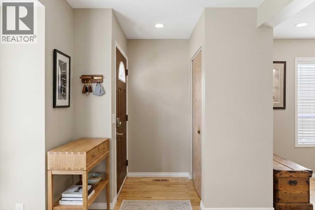 90 Coventry Lane Northeast, Calgary, Alberta, T3K4G4, Calgary, Alberta — photo 2 of 5