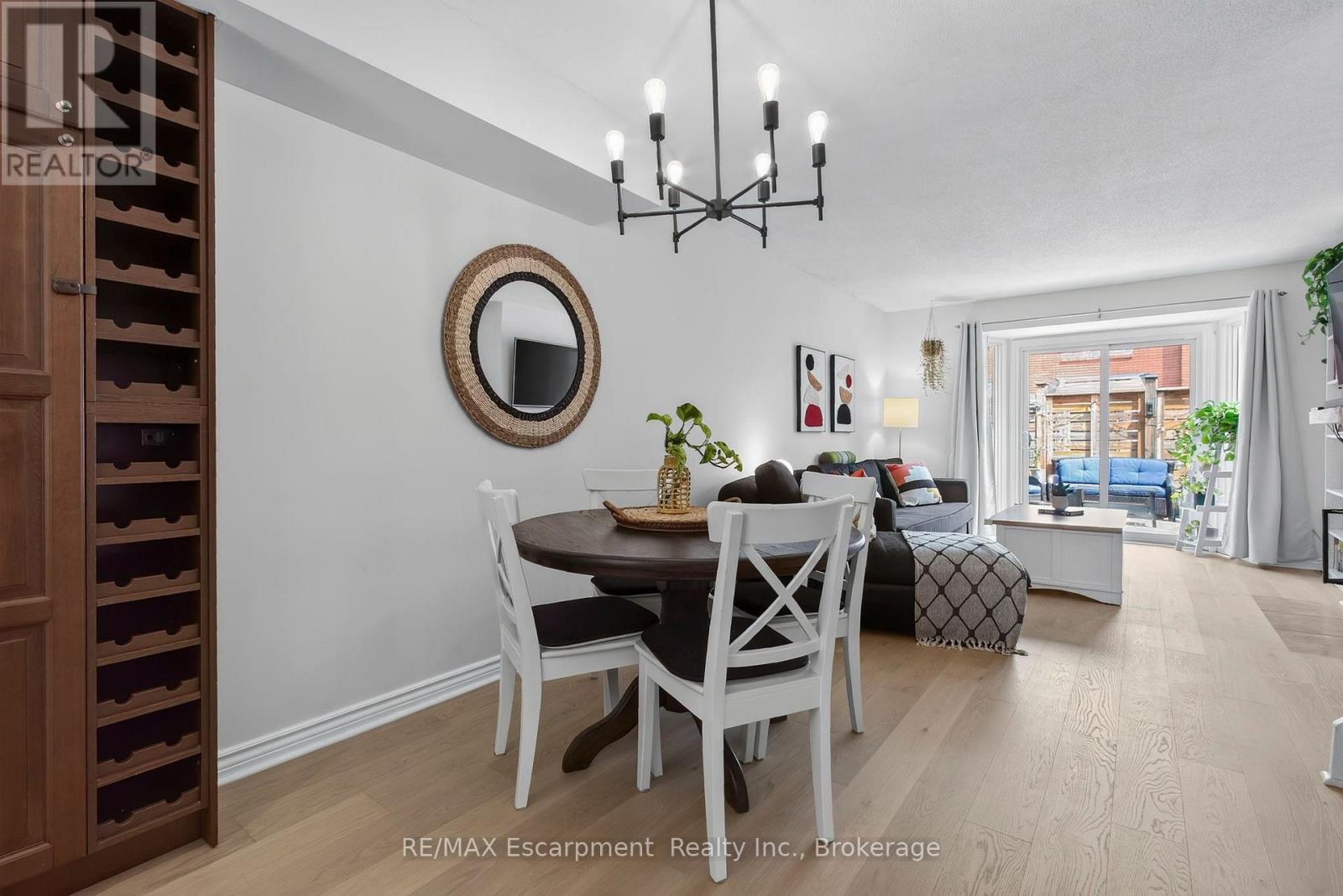 #425 895 MAPLE AVENUE - 11