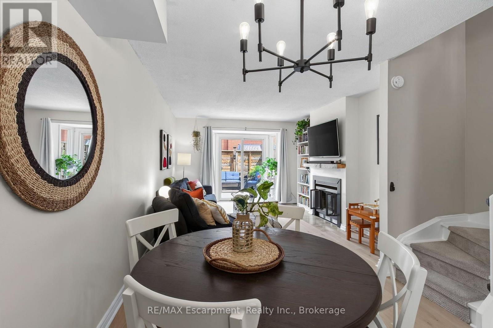#425 895 MAPLE AVENUE - 13