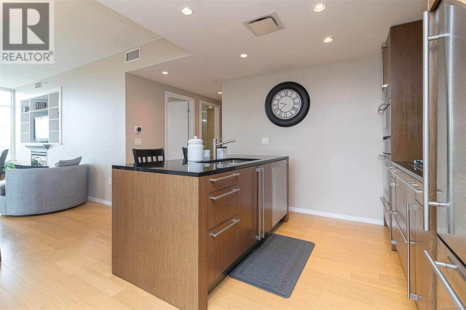 313 100 Saghalie Road, Victoria