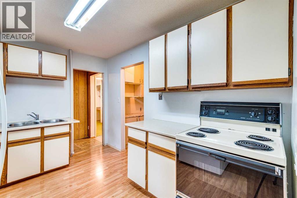 215 2 Avenue NE - 10