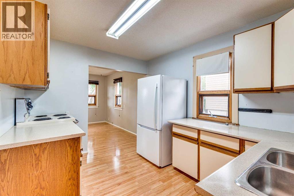 215 2 Avenue NE - Image 11
