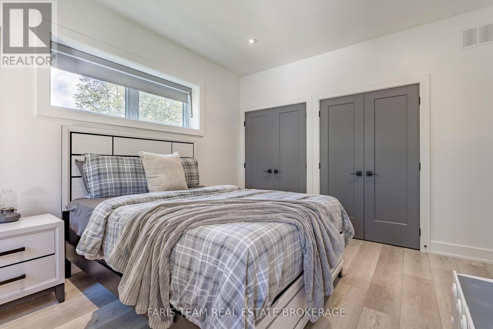 50 BEAUFORT CRESCENT - 21