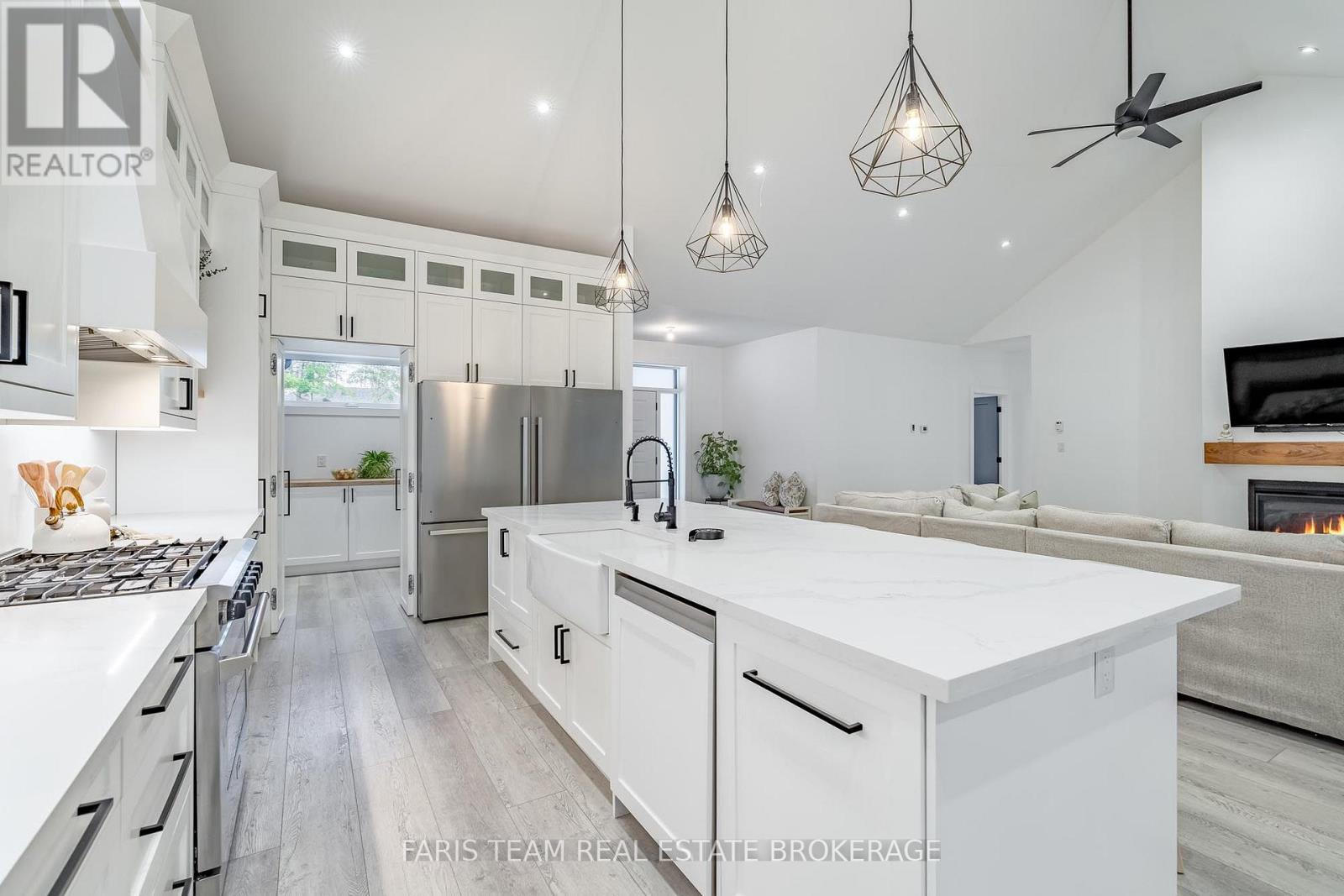 50 BEAUFORT CRESCENT - 7