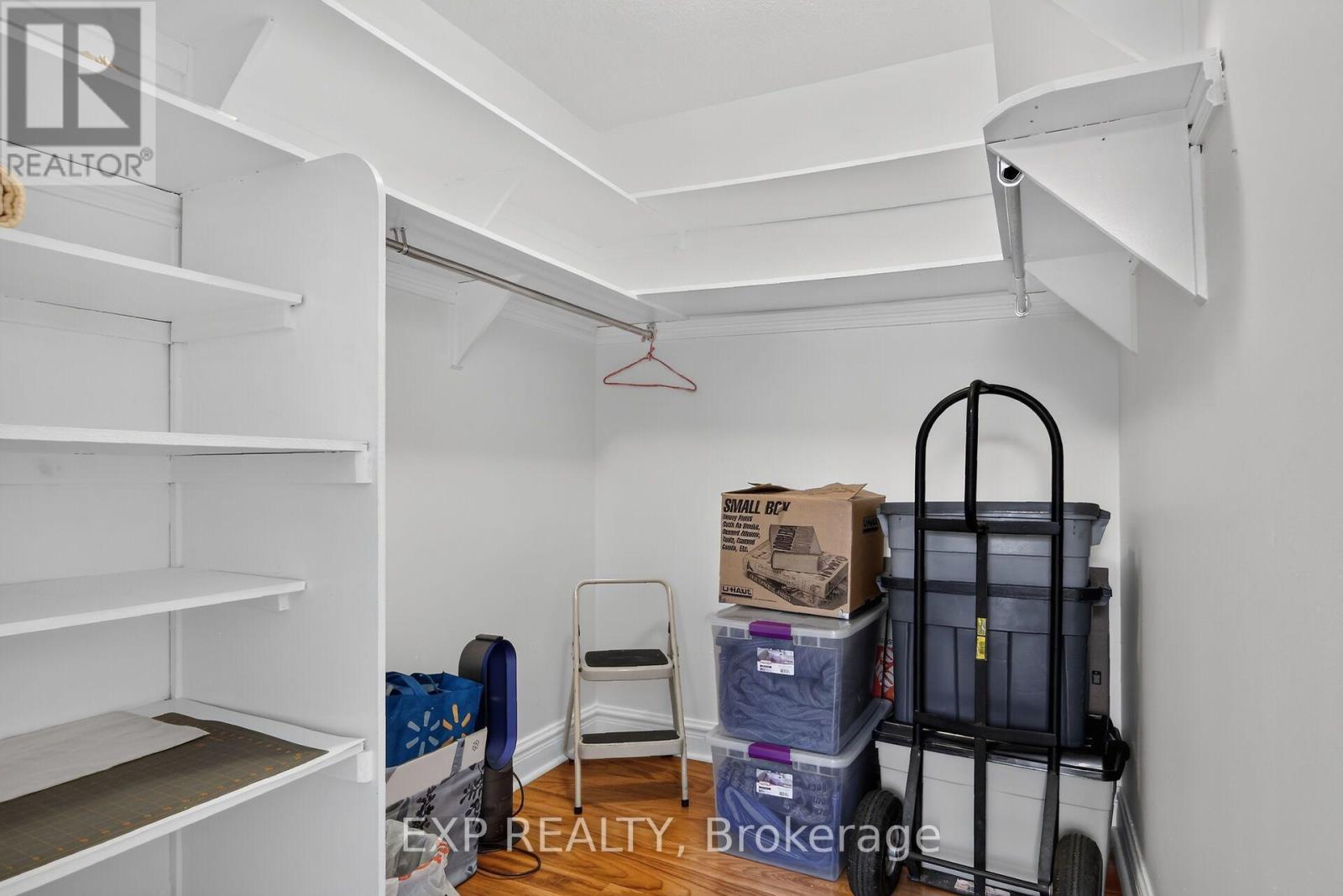 #405 1 ROSAMOND STREET E - Image 17
