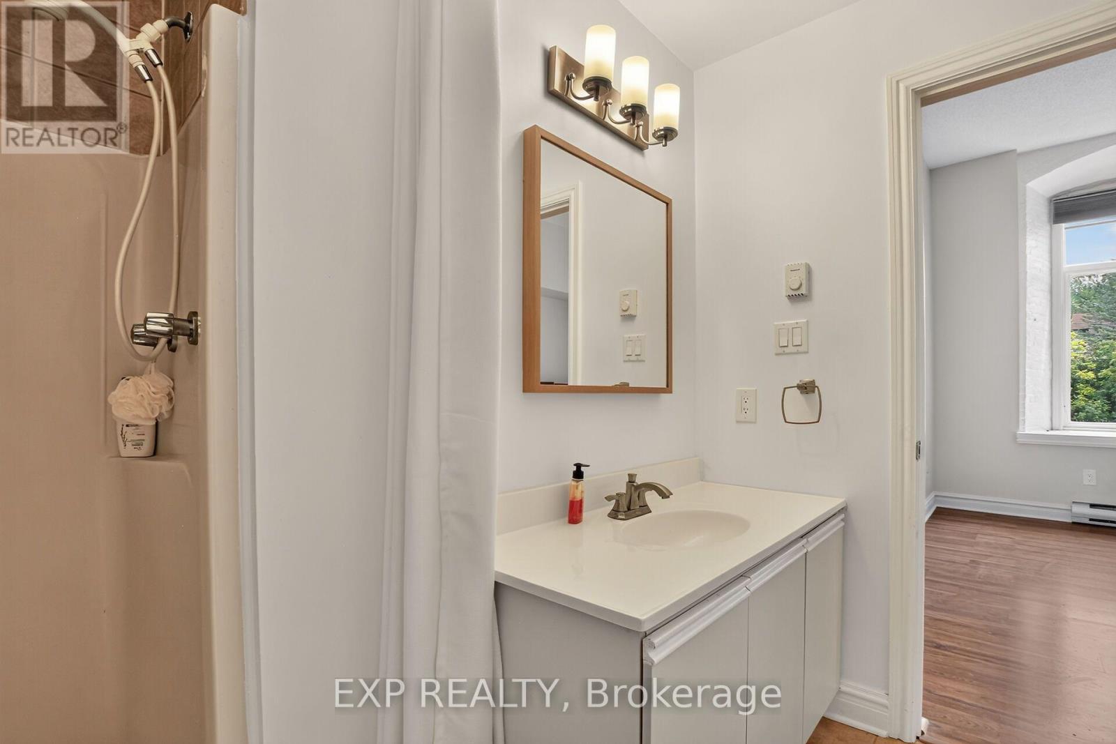 #405 1 ROSAMOND STREET E - Image 21