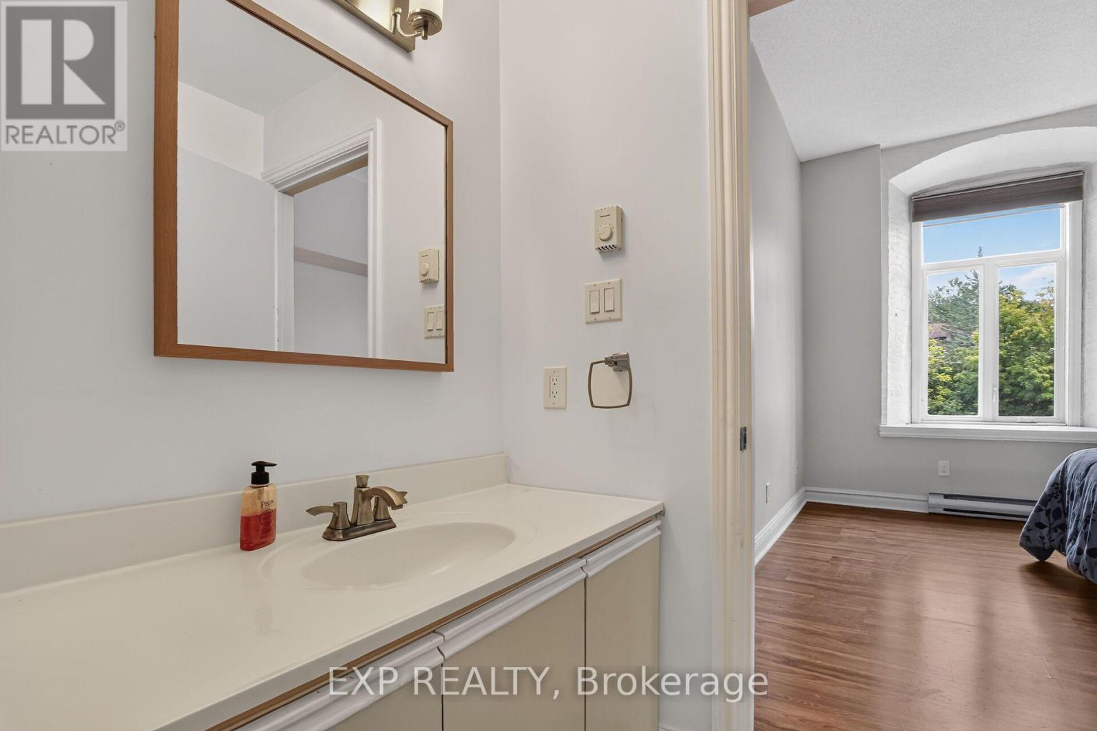 #405 1 ROSAMOND STREET E - Image 22