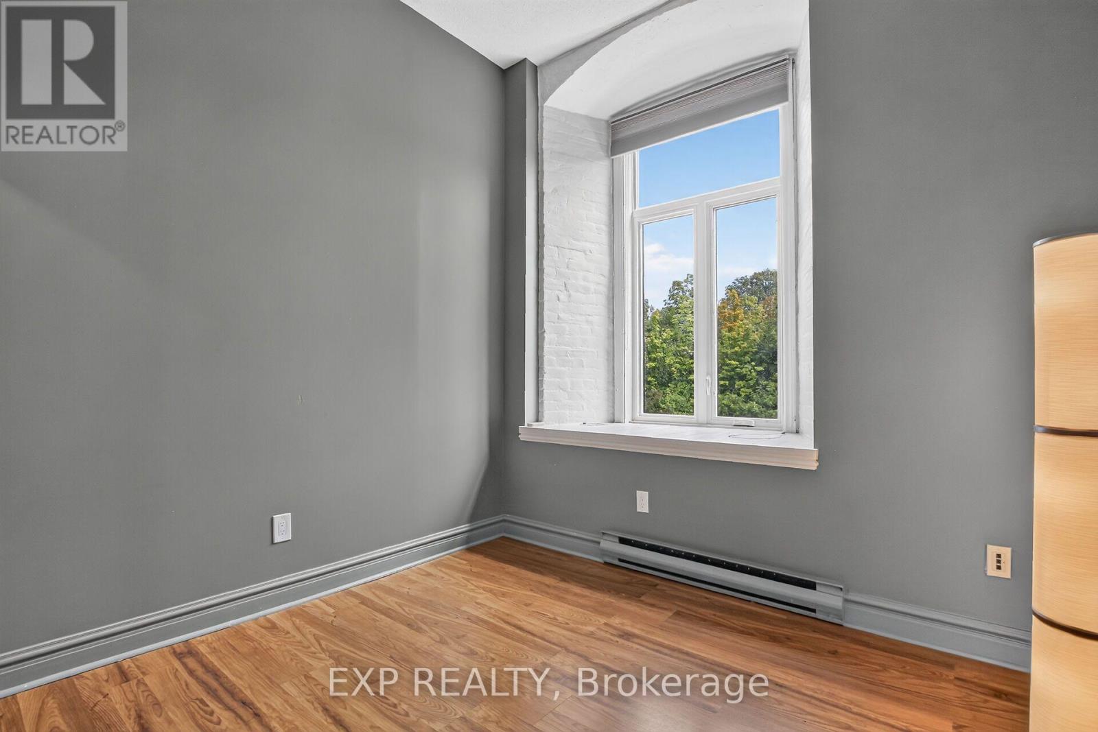 #405 1 ROSAMOND STREET E - Image 24