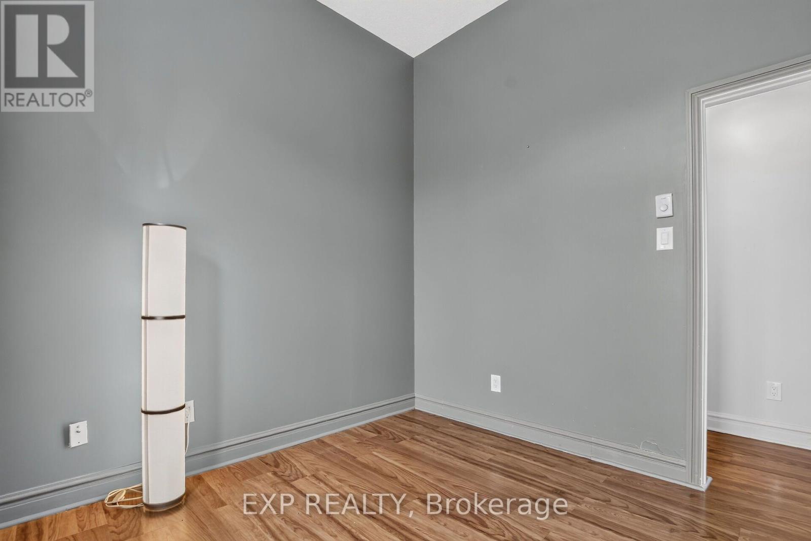 #405 1 ROSAMOND STREET E - Image 25