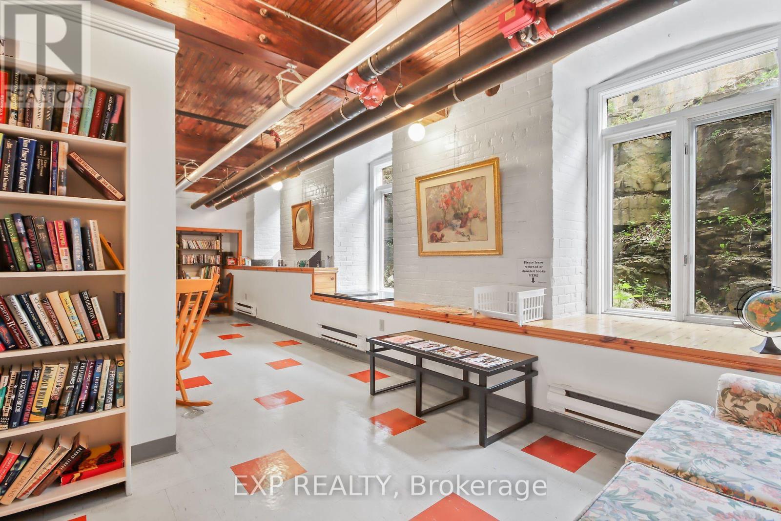 #405 1 ROSAMOND STREET E - Image 31