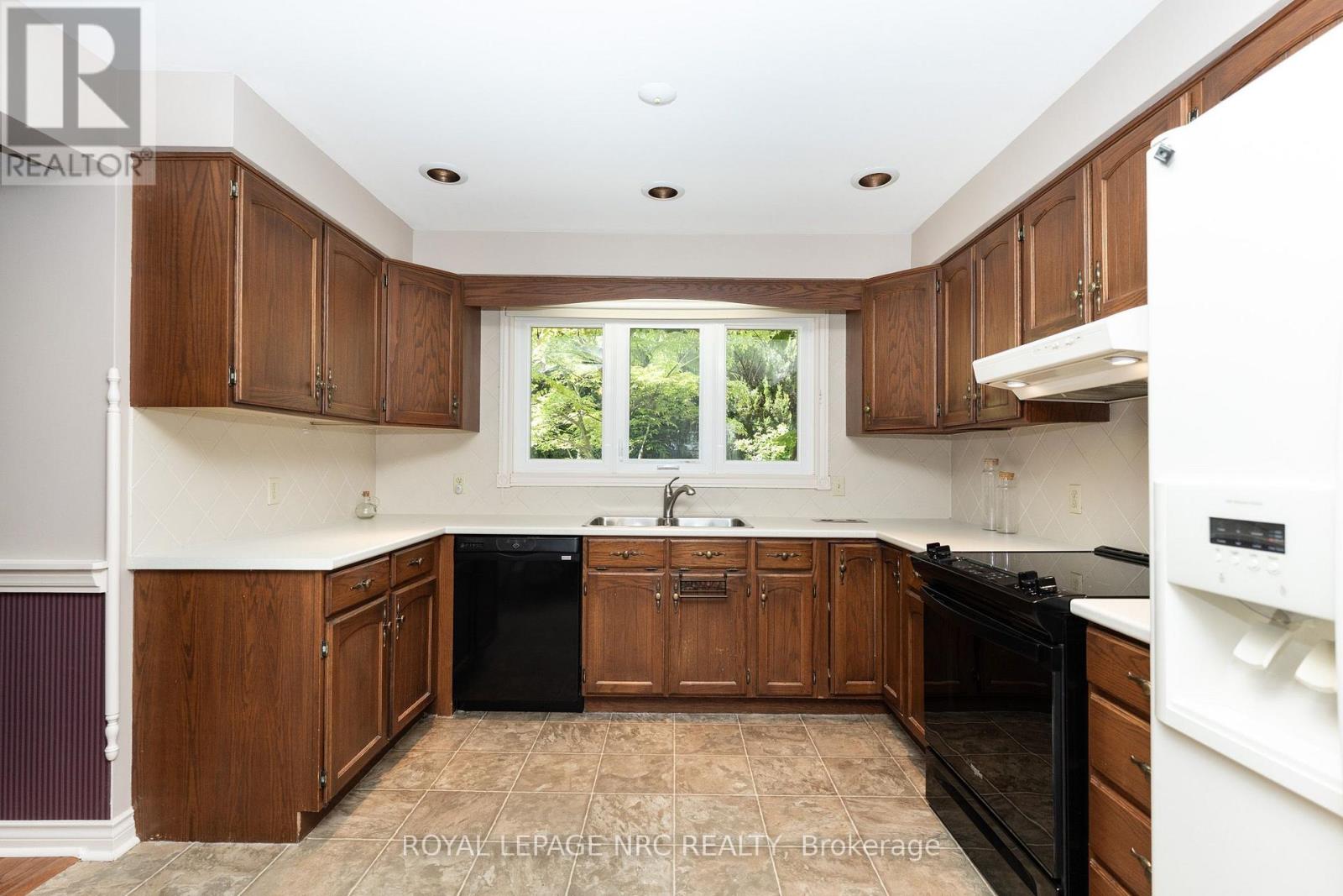 35 GARRISON VILLAGE DRIVE - 32