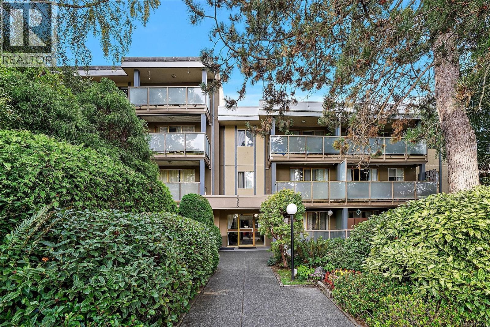 124 1025 Inverness Road, Saanich
