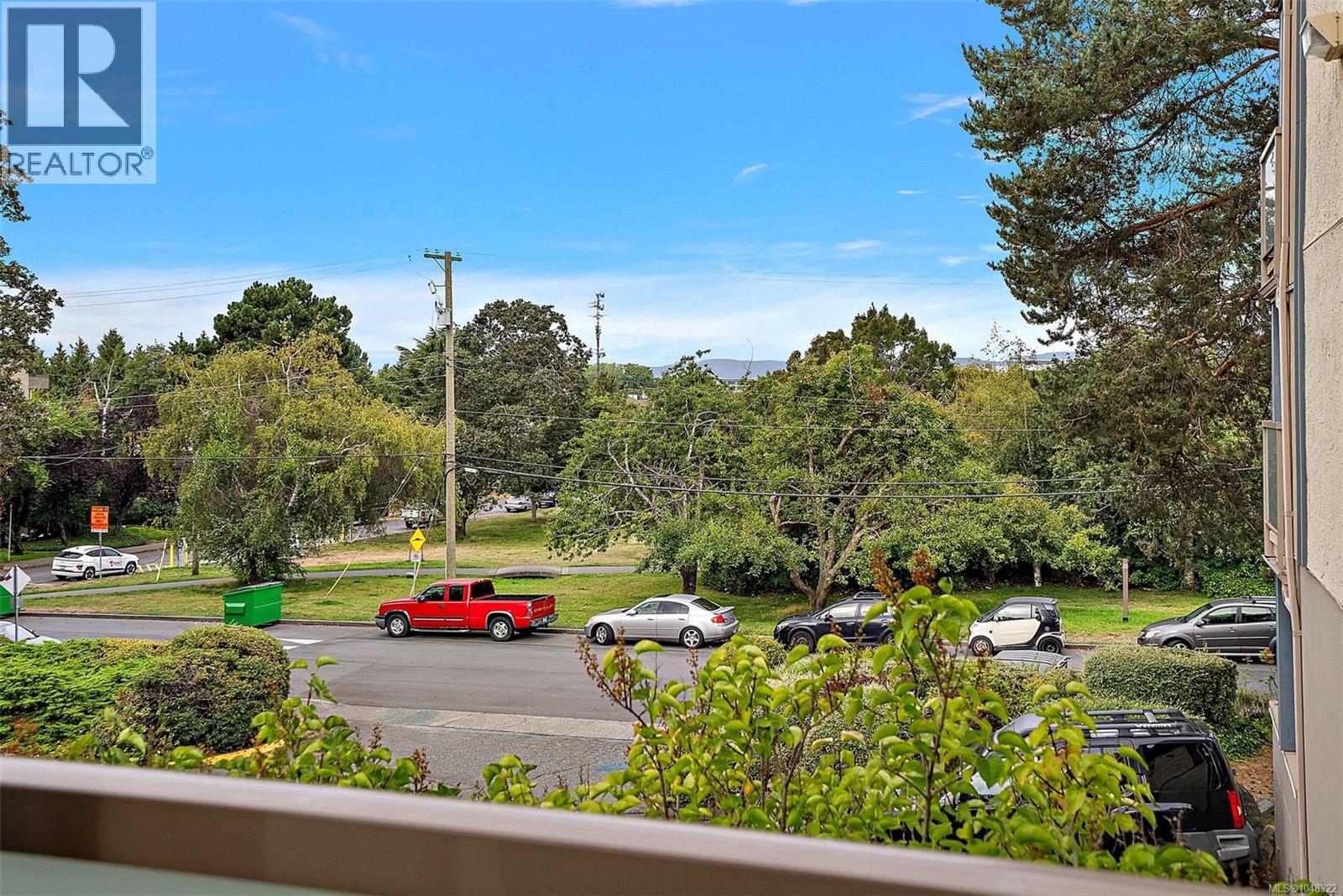 124 1025 Inverness Road, Saanich