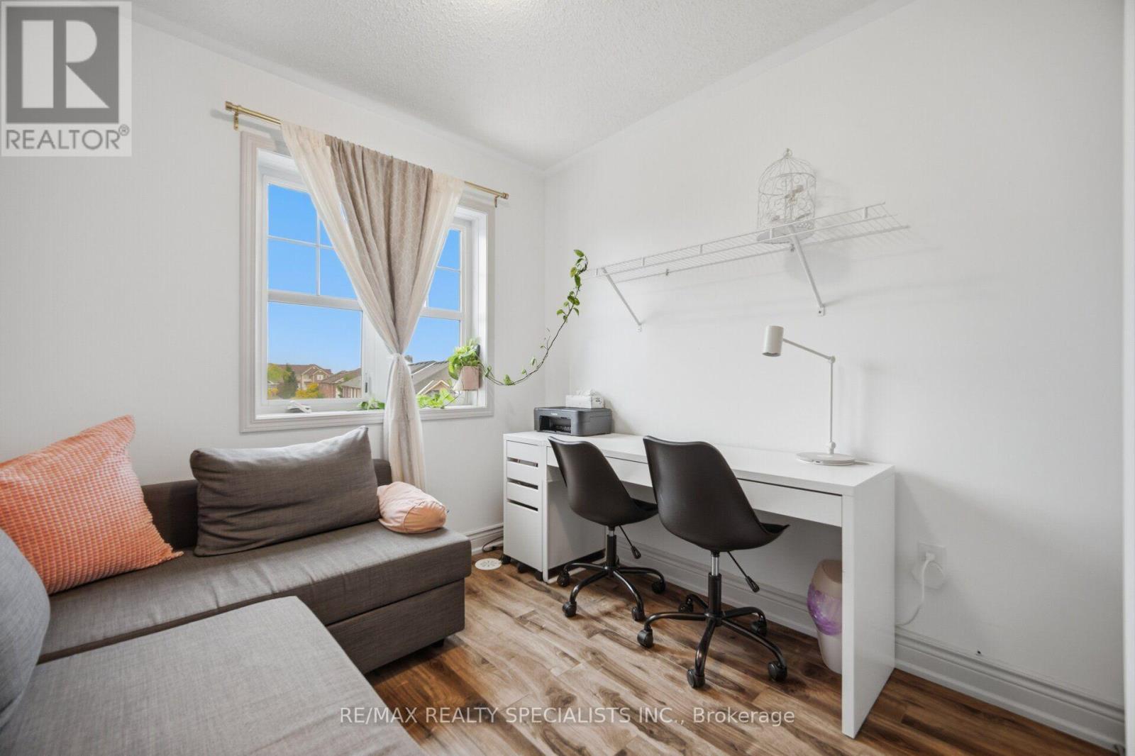 220 MORTIMER CRESCENT - 32