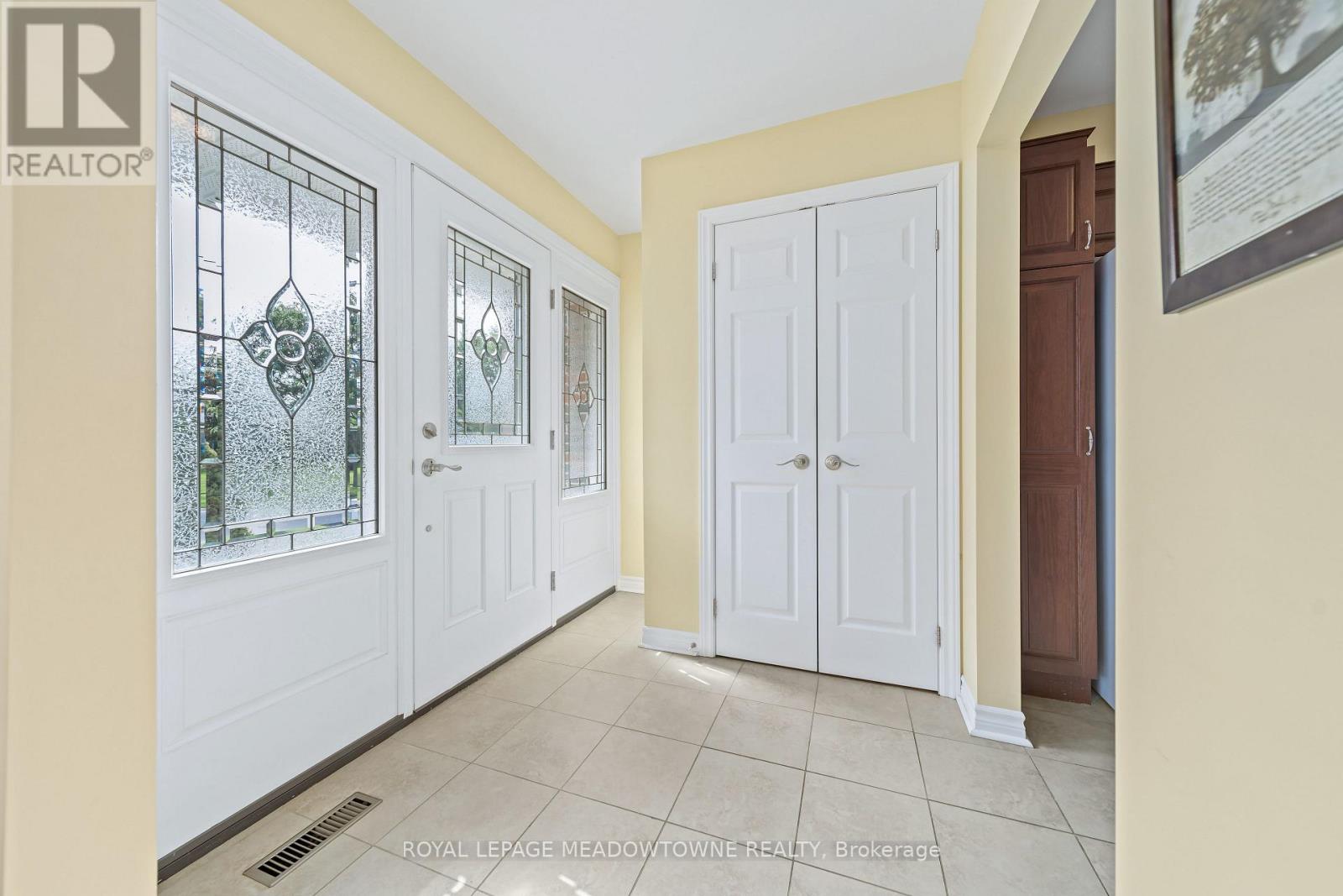 57 Dawson Crescent, Halton Hills (Georgetown), Ontario, L7G1H3, Halton Hills (Georgetown), Ontario — photo 4 of 5