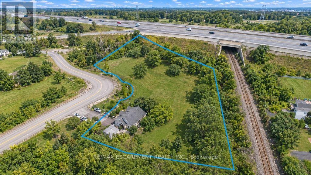 33 Maryvale Avenue, Hamilton (Dundas), Ontario, L9H7P1, Hamilton (Dundas), Ontario — photo 3 of 5