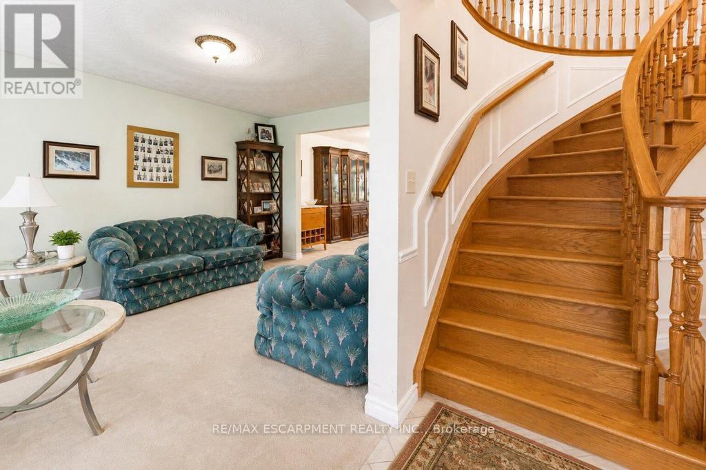 33 Maryvale Avenue, Hamilton (Dundas), Ontario, L9H7P1, Hamilton (Dundas), Ontario — photo 5 of 5