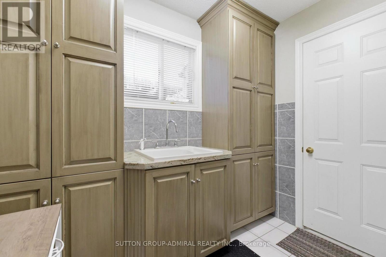 47 SANDY DRIVE - 19