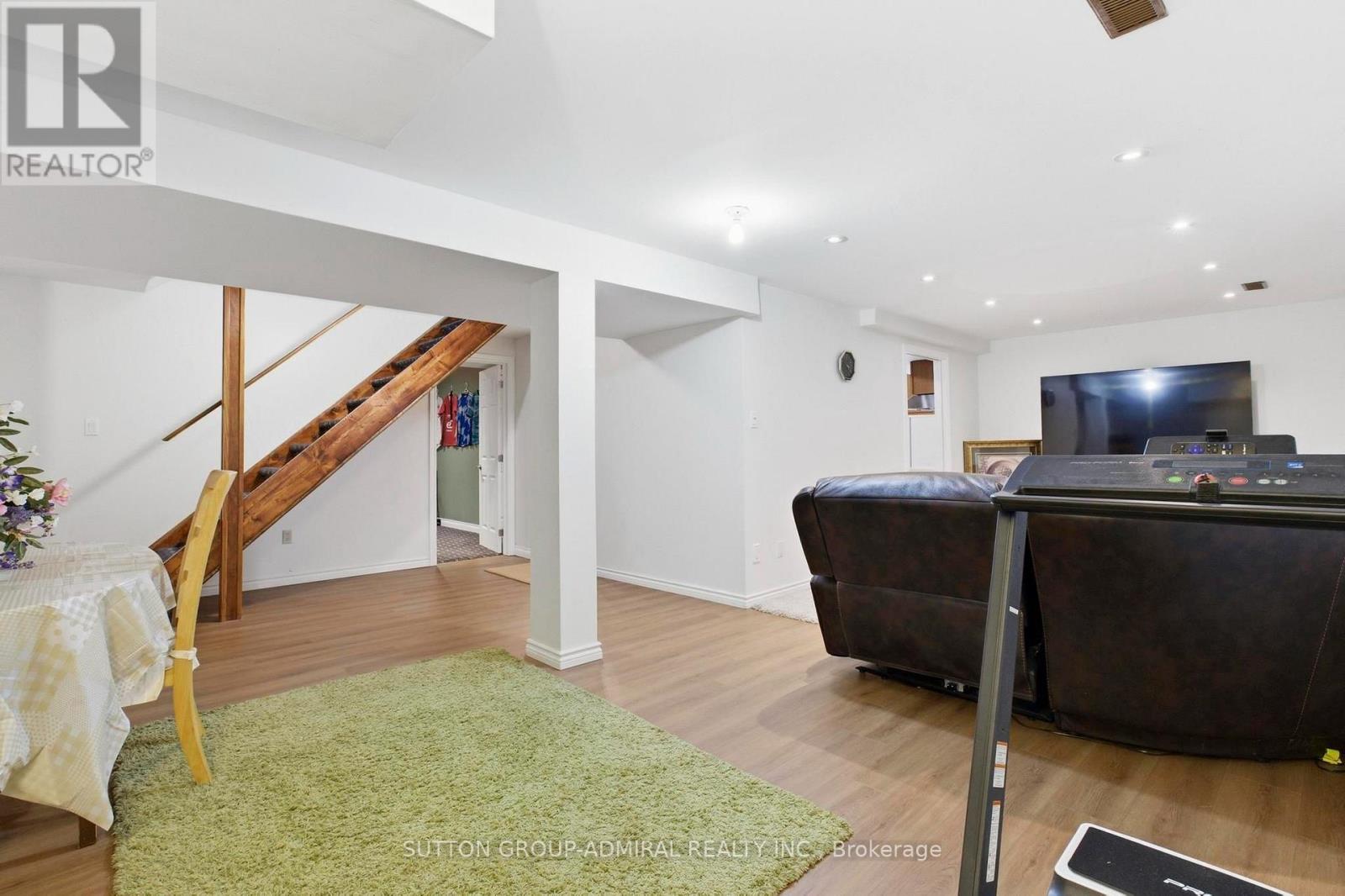 47 SANDY DRIVE - 35