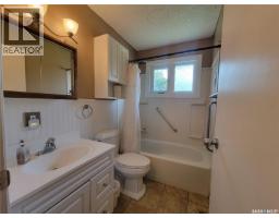 2212 95th Street, North Battleford, SK S9A3K5 Photo 14