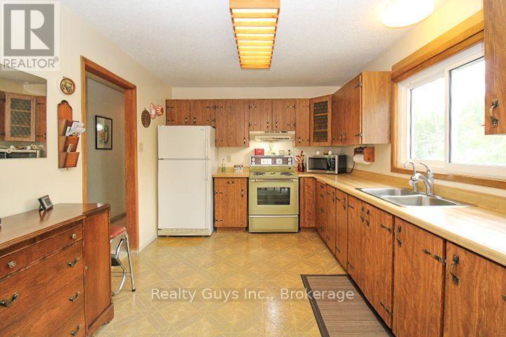 72 SHELTER BAY STREET - 6