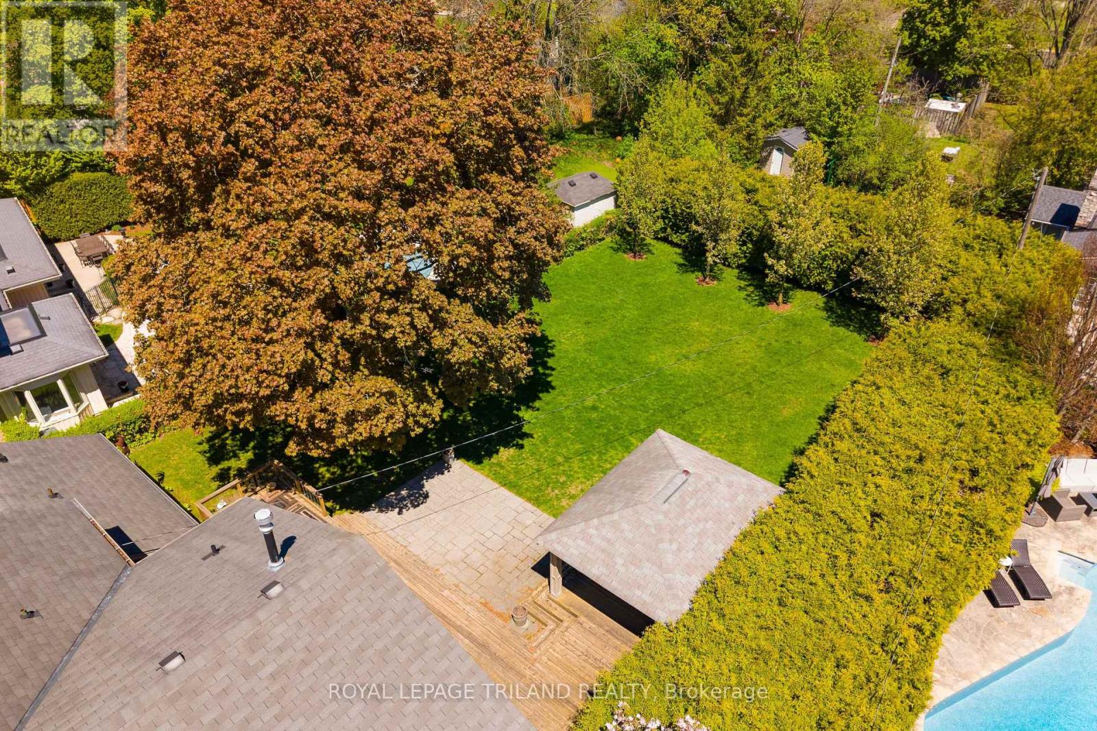1104 THE PARKWAY - Image 37