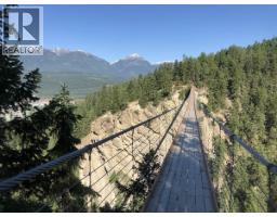 1398 Pine Drive, Golden, BC V0A1H1 Photo 8
