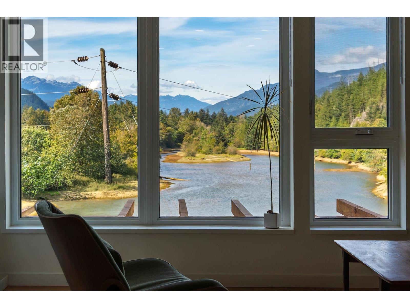 311 1500 SCOTT CRESCENT, Squamish — photo 2