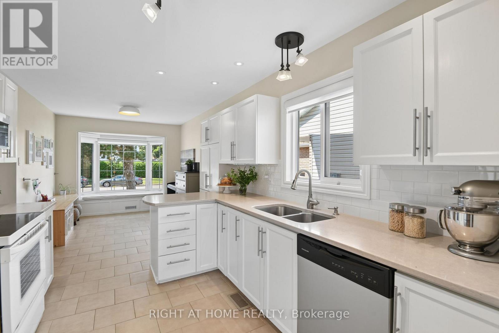 1777 TACHE WAY - 14