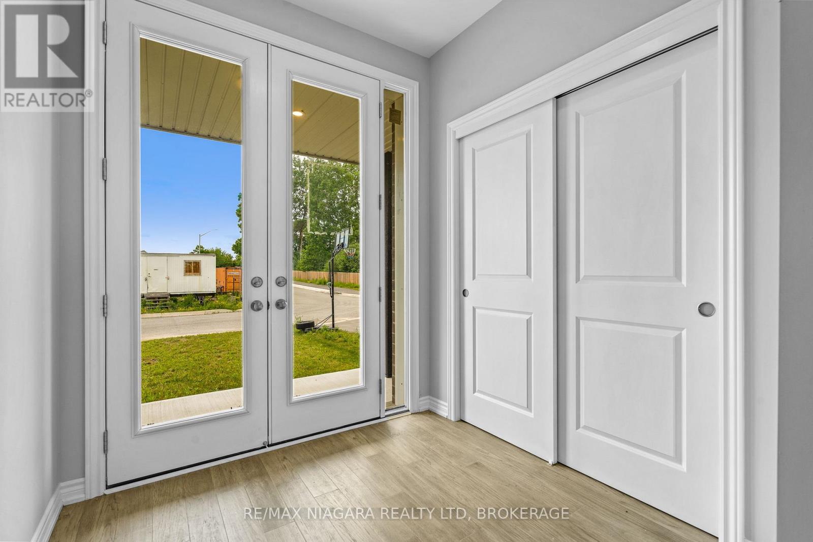 226 WELLANDVALE DRIVE - 4
