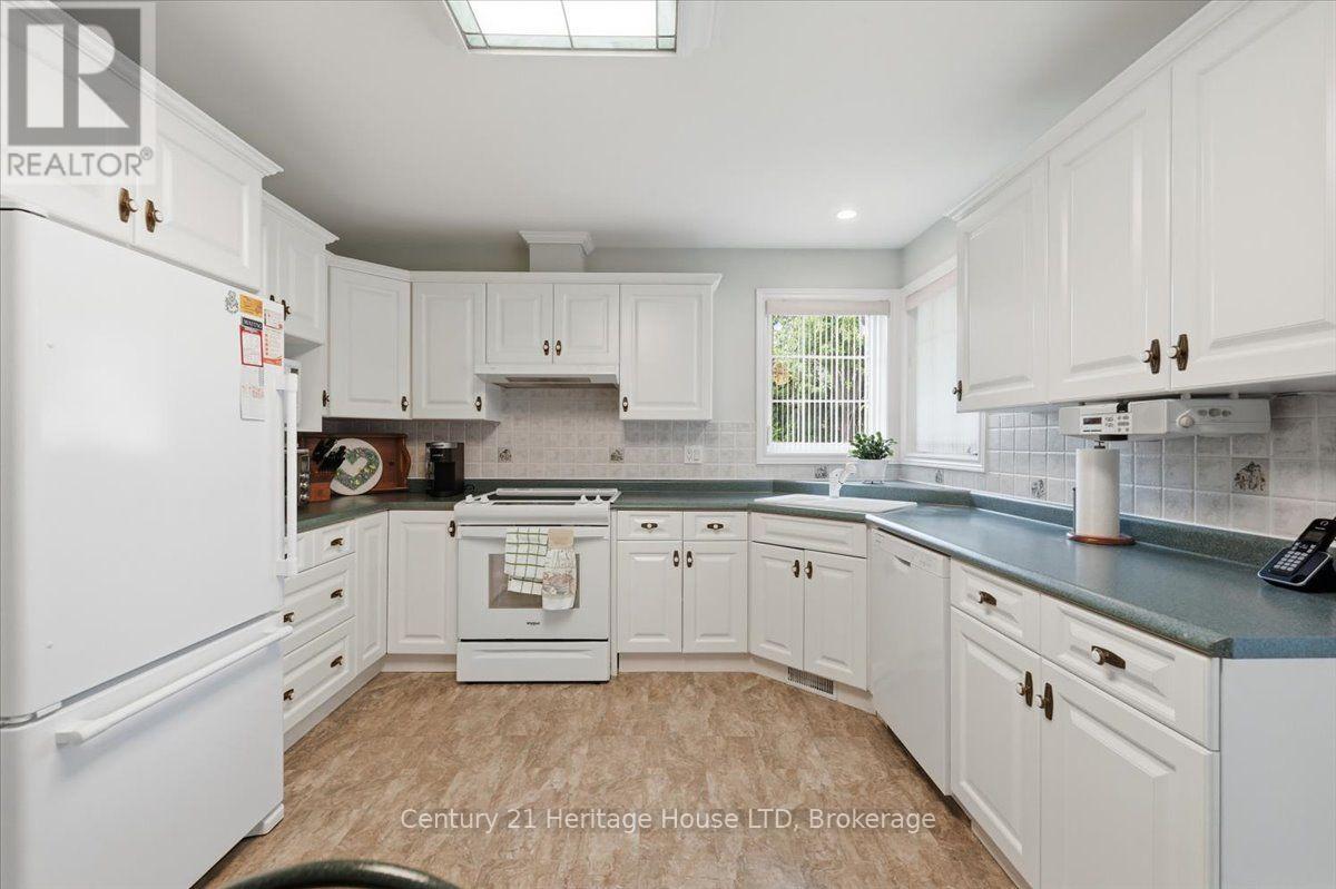 17 OAKRIDGE BOULEVARD - Image 13