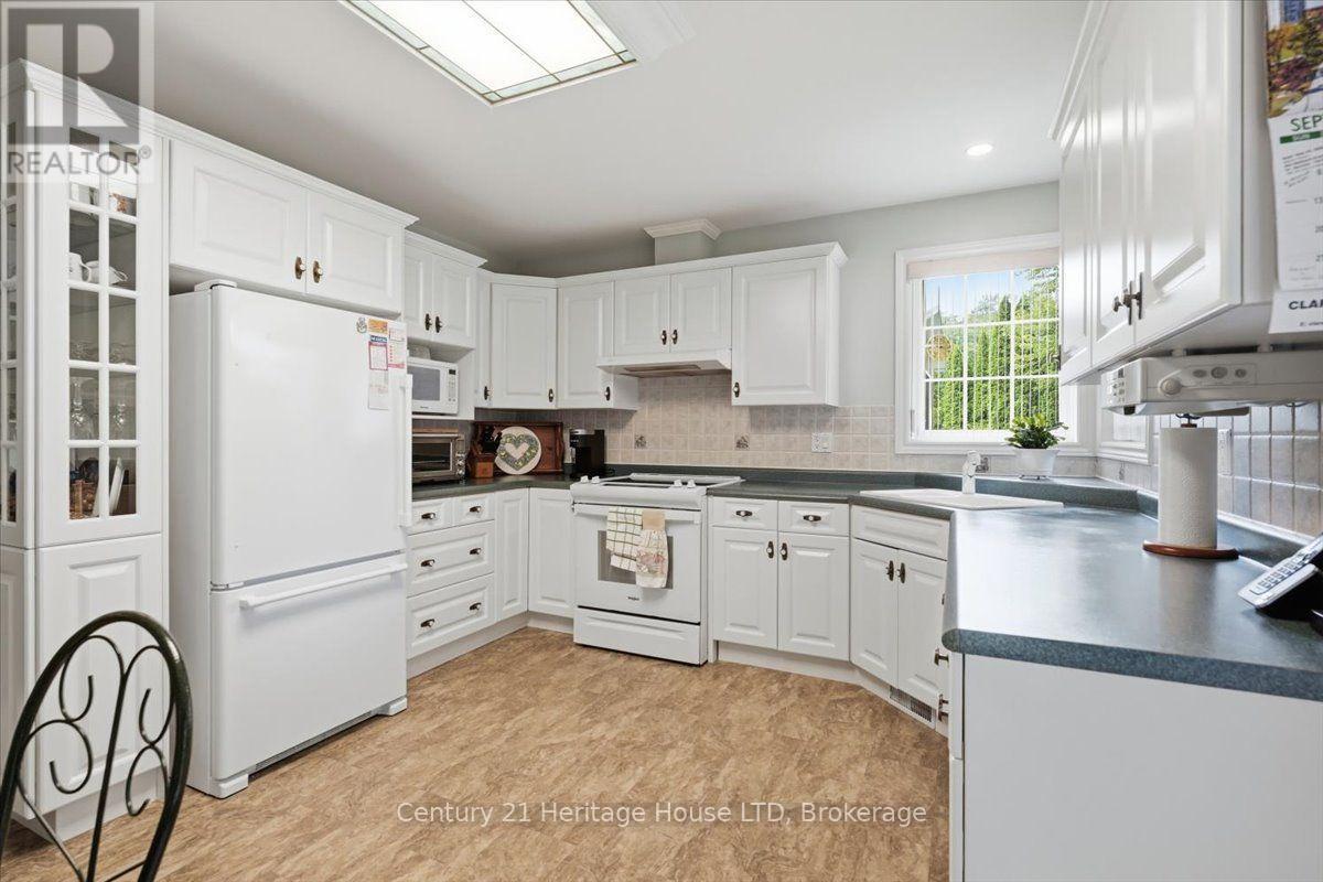 17 OAKRIDGE BOULEVARD - Image 14