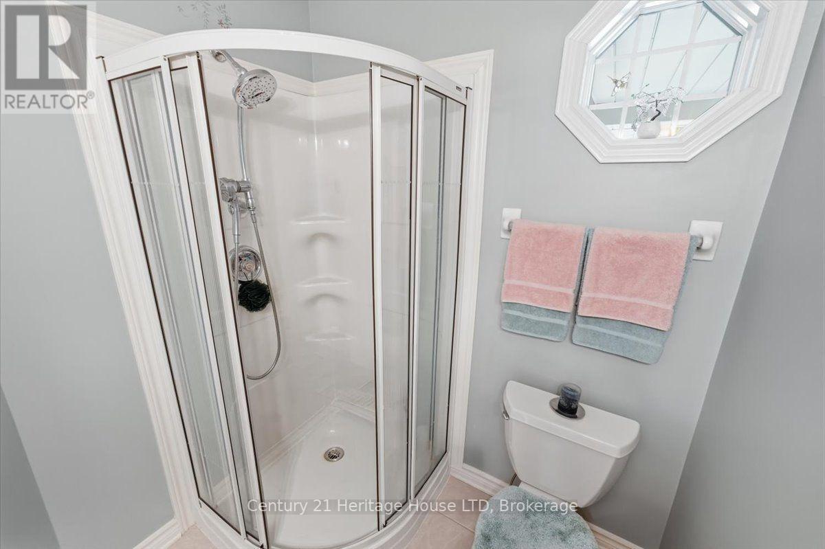17 OAKRIDGE BOULEVARD - 26