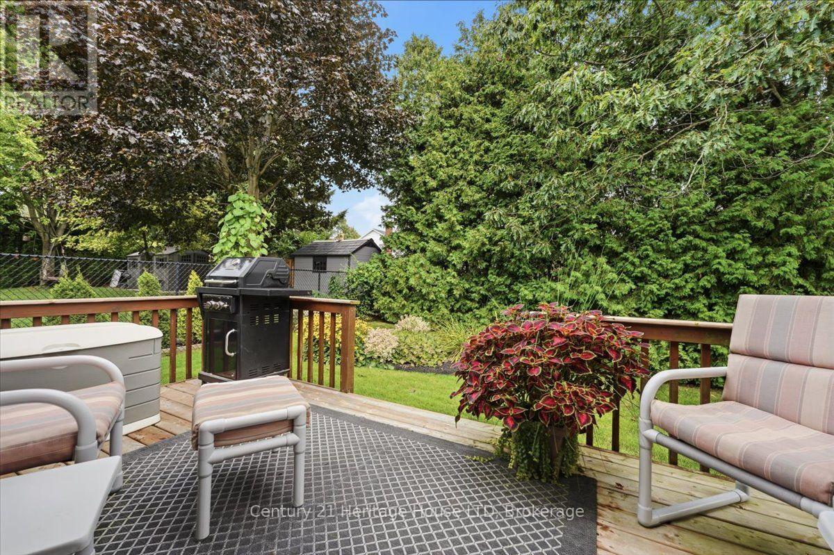 17 OAKRIDGE BOULEVARD - 37
